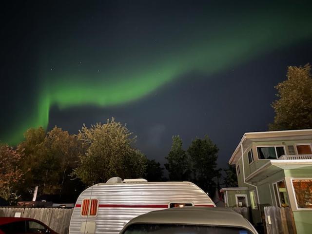Base Camp Anchorage Hostel Екстер'єр фото