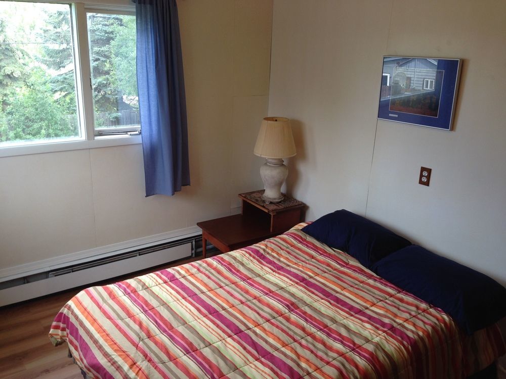 Base Camp Anchorage Hostel Екстер'єр фото