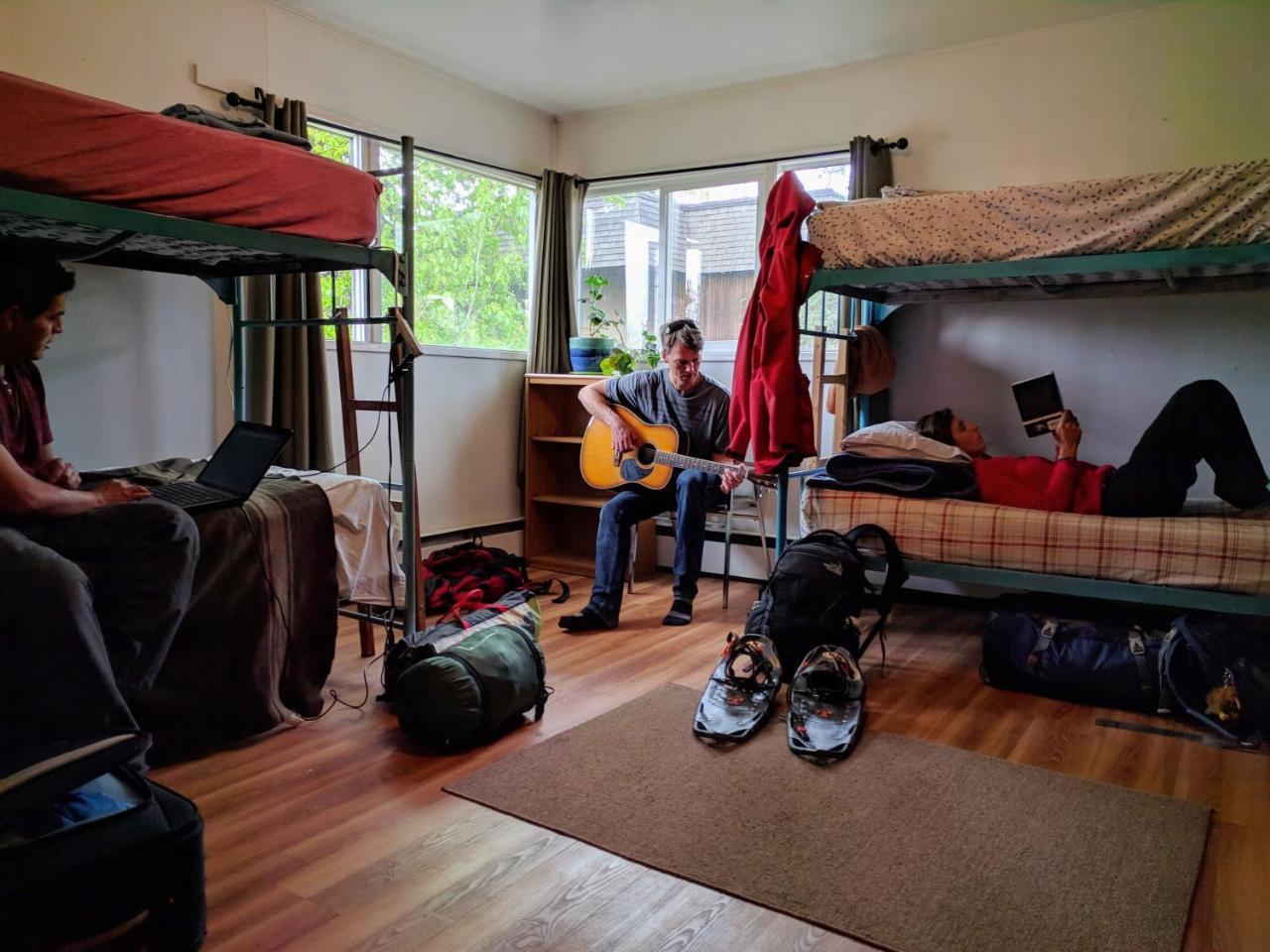 Base Camp Anchorage Hostel Екстер'єр фото